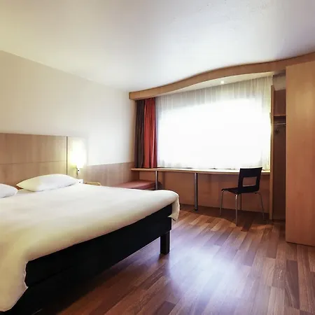 Hotel Ibis Charleville Mézières 3*