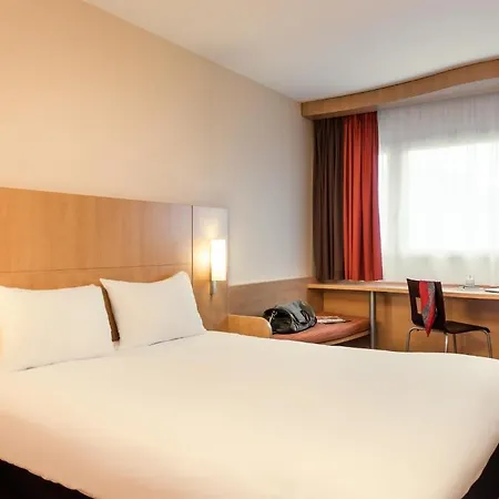 Ibis Charleville Mezieres Hotell 3*
