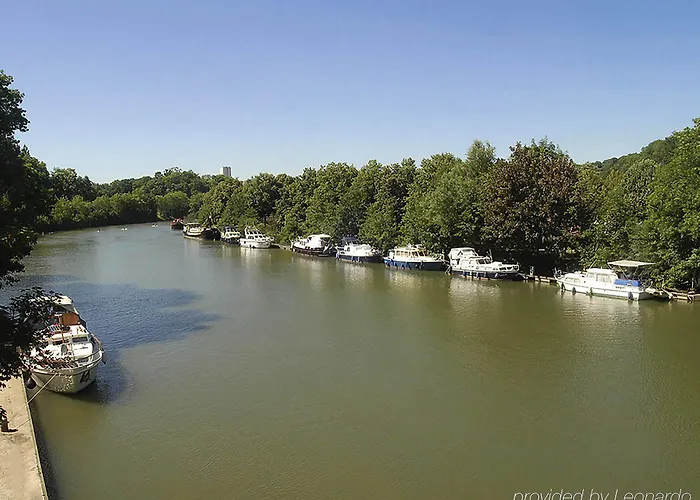 Hotel Ibis Charleville Mézières 3*